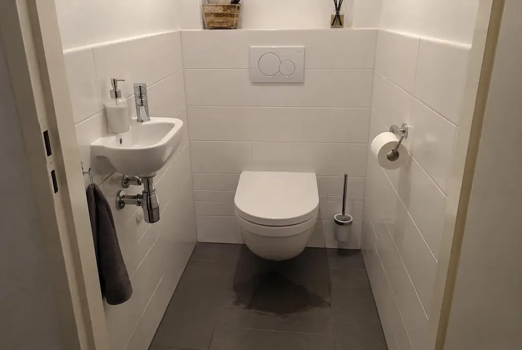 Lekdetectie Garderen – natte vloer bij een toilet